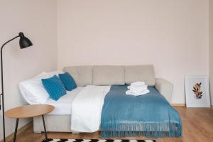 Solec Royal Blue Studio by BookingHost