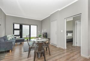 Easy Stay -The Monroe