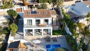 The Villa by Los Limoneros