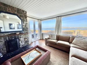 Sea-Views-3 Bed-Detached Bungalow-Secure Garden-Trearddur Bay