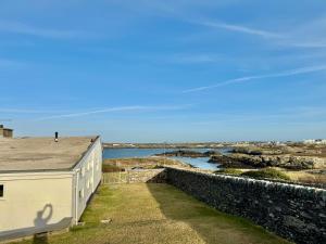 Sea-Views-3 Bed-Detached Bungalow-Secure Garden-Trearddur Bay