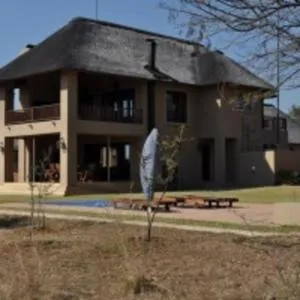 Zebula Golf and Wildlife Estate - Squirrel Pandemonium Pax 12 - Moi Signature Luxury villa - Bobbejaanstert