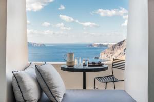 The Cave Suite with Hot Tub and Caldera View room in Porto Fira Suites