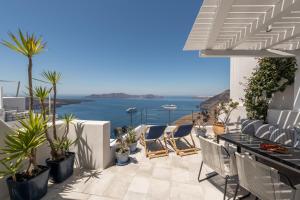 The Porto Fira Suite with Hot Tub and Caldera View room in Porto Fira Suites