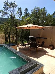 Casa Jade duplex nova com piscina em Mariscal, Bombinhas