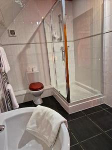 Single Room room in Fifteens of Swinley