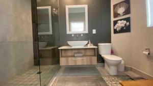 Upmarket Spacious Apartment in Castleton