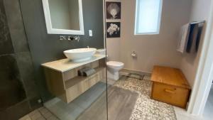 Upmarket Spacious Apartment in Castleton