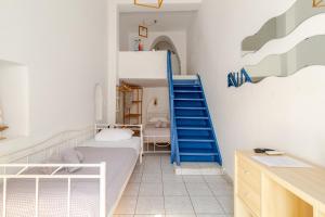 Elenitas Town House with veranda and sea view