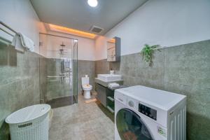 3BD Modern Apartment in Sanur with BBQ & huge shared pool