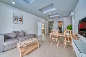 3BD Modern Apartment in Sanur with BBQ & huge shared pool