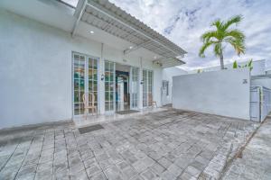 3BD Modern Apartment in Sanur with BBQ & huge shared pool