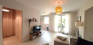 Les Capitouls - avec entrée autonome, clim neuve, jardin, parking privé & sa piscine ! -