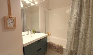 Appartements Les Capitouls - avec entree autonome, clim neuve, jardin, parking prive & sa piscine ! - : photos des chambres