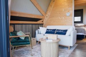 Chalets Le Tipi Bleu TINY HOUSE neuve avec terrasse et jardin : photos des chambres