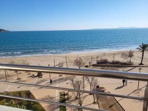 Apartamento primera línea Roses con vistas al mar AV-09