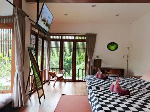 Malathi Wooden House with Pool View