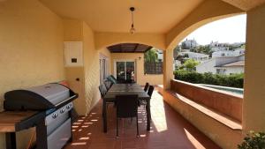 Casa Mas Fumats con piscina terraza y garaje AV-49