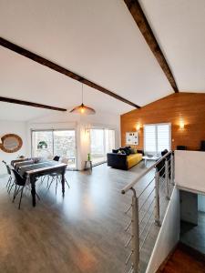 Maisons de vacances Les Orangers - LOGEMENT INDEPENDANT - 2 personnes - Patio - PROCHE DES THERMES DE SAUJON, DU GOLF ET DU CENTRE DE ROYAN : photos des chambres