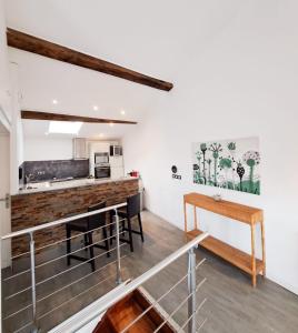 Maisons de vacances Les Orangers - LOGEMENT INDEPENDANT - 2 personnes - Patio - PROCHE DES THERMES DE SAUJON, DU GOLF ET DU CENTRE DE ROYAN : photos des chambres