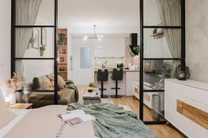 Prague Days - 1BDR Apt - Work Space - Easy City Access
