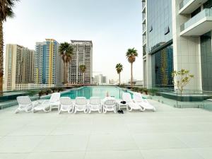 Modern Studio Living in JVCs Regina Tower