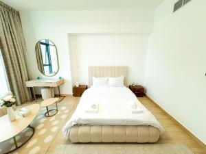 Modern Studio Living in JVCs Regina Tower