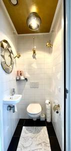 Luxury City Center apartment with Canal view 1 kingsize bed and 1 sleeping sofa