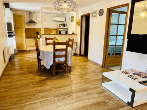 Appartements House with nice garden, downtown by walk : photos des chambres