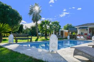 B&B / Chambres d'hotes Escapades Lointaines : Chambre Double - Vue sur Piscine