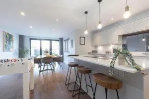 Elliot Oliver - The Old Surgery - Stunning 4 Bedroom Home With Parking In Cheltenham - Southam