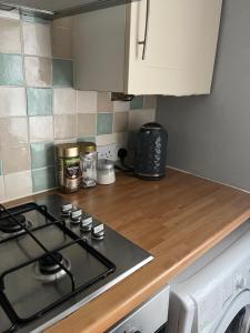 First floor 1 bed apartment with lounge and kitchen