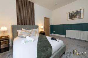 Luke Stays - Welbeck Road