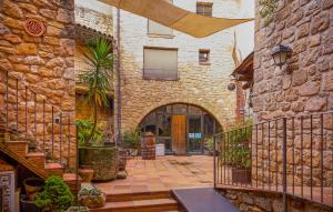 Lovely Home In Vilosell With Wifi