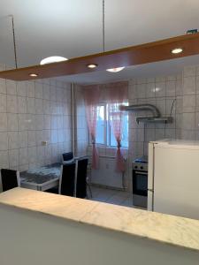 Chic 4 bedrooms near metro, regie UPB 2 bathrooms