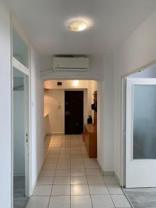 Chic 4 bedrooms near metro, regie UPB 2 bathrooms