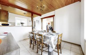Maisons de vacances 3 Bedroom Beautiful Home In Pont-Aven : photos des chambres