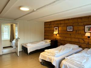 Family Room with Shared Bathroom room in Brekke Gard Hostel
