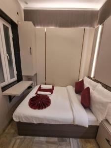 Lucky Restaurant & Guest House Near Taj Mahal