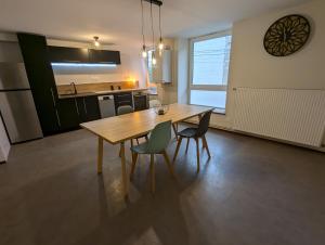Appartements Appartement tout equipe de 2 chambres a charmes : photos des chambres
