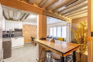 Appartements Maison Hyper Centre Rouen - Patio - TV 4K - WIFI-Fibre - 4 chambres - Machine a laver - Seche linge - Lave Vaisselle - Confort - Spacieux : photos des chambres