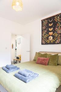 Esplanade Retreat - Stylish 1 Bed Apartment with Patio