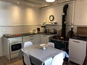 Chez Mamine, au coeur du village avec jardin