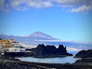 Manolo Pris En el Mar Teide con Piscina Natural - El Pris