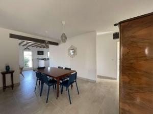 Maisons de vacances Villa T5 avec Piscine Privee, Proche Riviere, Wifi - FR-1-382-218 : photos des chambres