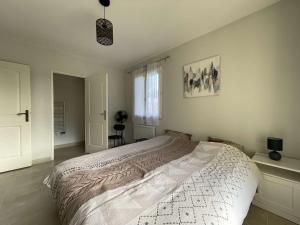 Maisons de vacances Villa T5 avec Piscine Privee, Proche Riviere, Wifi - FR-1-382-218 : photos des chambres