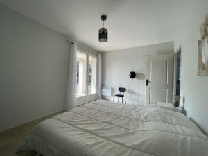 Villa T5 avec Piscine Privée, Proche Rivière, Wifi - FR-1-382-218