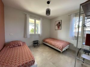 Maisons de vacances Villa T5 avec Piscine Privee, Proche Riviere, Wifi - FR-1-382-218 : photos des chambres