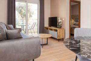 Two-Bedroom Apartment with Sea View room in Apartments Posejdon