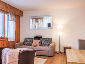 Apartment Chaedoz 36 by Interhome